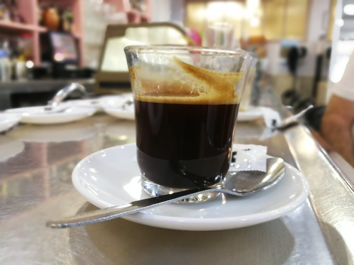 "Cuando veo todas esas camisas negras, pardas, rojas o azules, exigiendo que te afilies a esto o aquello, pienso que antes el mundo era de los ricos y ahora va a ser de los resentidos." Max Costa en "El tango de la Guardia Vieja" de <a href="/perezreverte/">Arturo Pérez-Reverte</a>