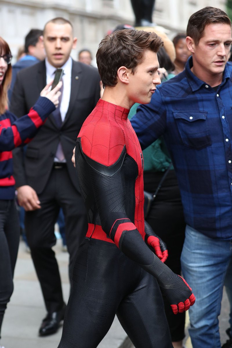 tomhollandbr's tweet image. Tom Holland visitando um hospital infantil hoje à tarde em Londres! #2