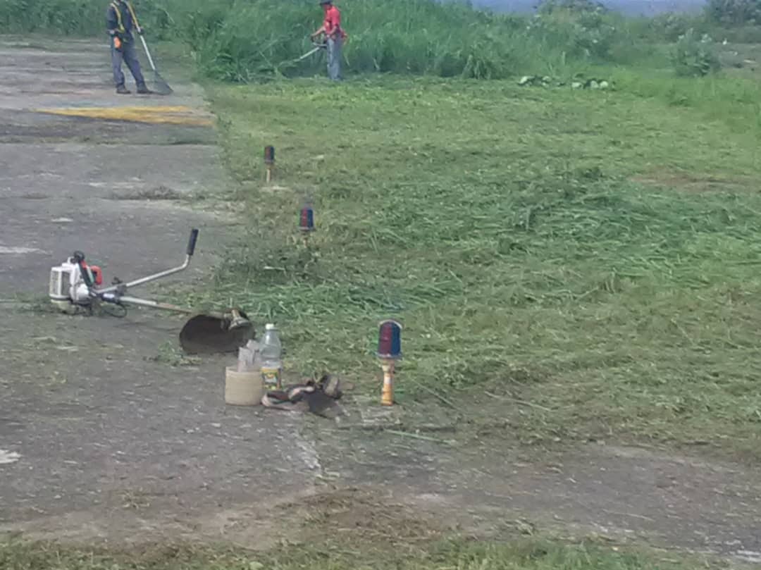 sabaataragua's tweet photo. #21Jun El Aeropuerto Tacarigua arranca el día de hoy con la jornada de mantenimiento del Paño A y sectores 1, 2 y 3 de la zona Operacional aeronáutica. Reforzando el compromiso de brindar un excelente servicio en todas las áreas. #Aragua https://t.co/eaenaYoBQL