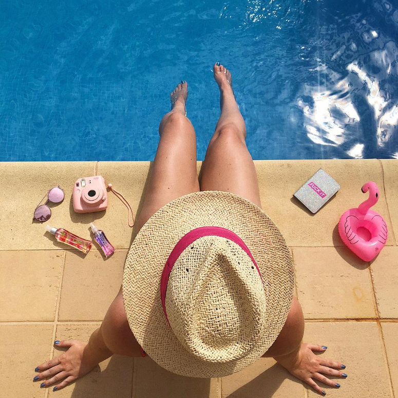SoFragranceCA's tweet photo. Today is officially summer! time to enjoy the sun and have some So...? Watermelon and So...? Ibiza Dreams body mist, #SummerEssentials 🍉 Available at @FarleycoBeauty website (Link in our Bio) @Petrinasue
.
.
.
#SoFragrance #Fragrance #Perfume #Bodymist #beauty #bloggerbeauty https://t.co/w29NtEA25N