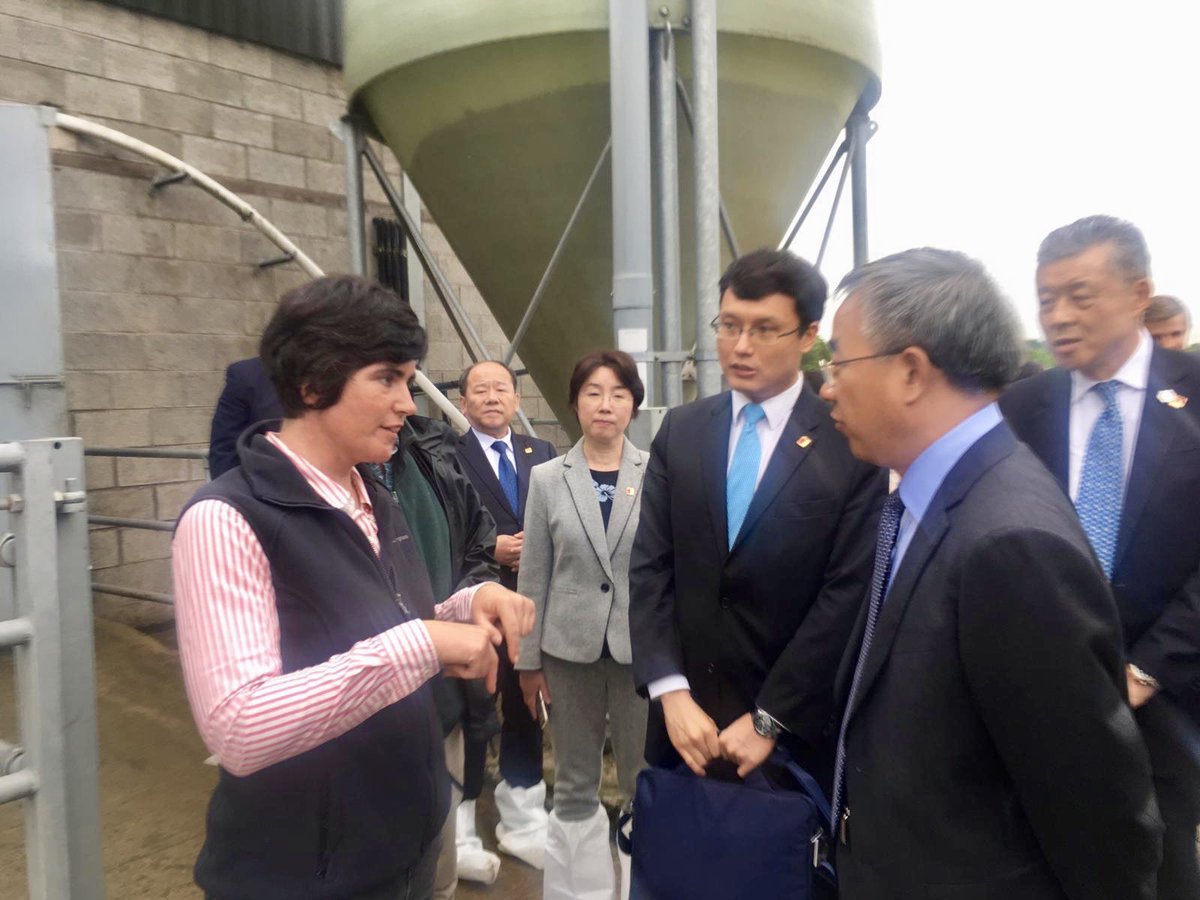 AbiReader's tweet photo. ABSOLUTELY AMAZING day spent welcoming Vice Premier Hu Chunhua from People’s Republic of China on farm this week!
Talking #dairybeef #dairy #agriculture #RedTractor #MilkRecording #DiseaseTesting #CHeCS
Super proud of #British #Farm #Standards right now 😎🇬🇧🐄🐂🏍 https://t.co/vAIKctPiVj