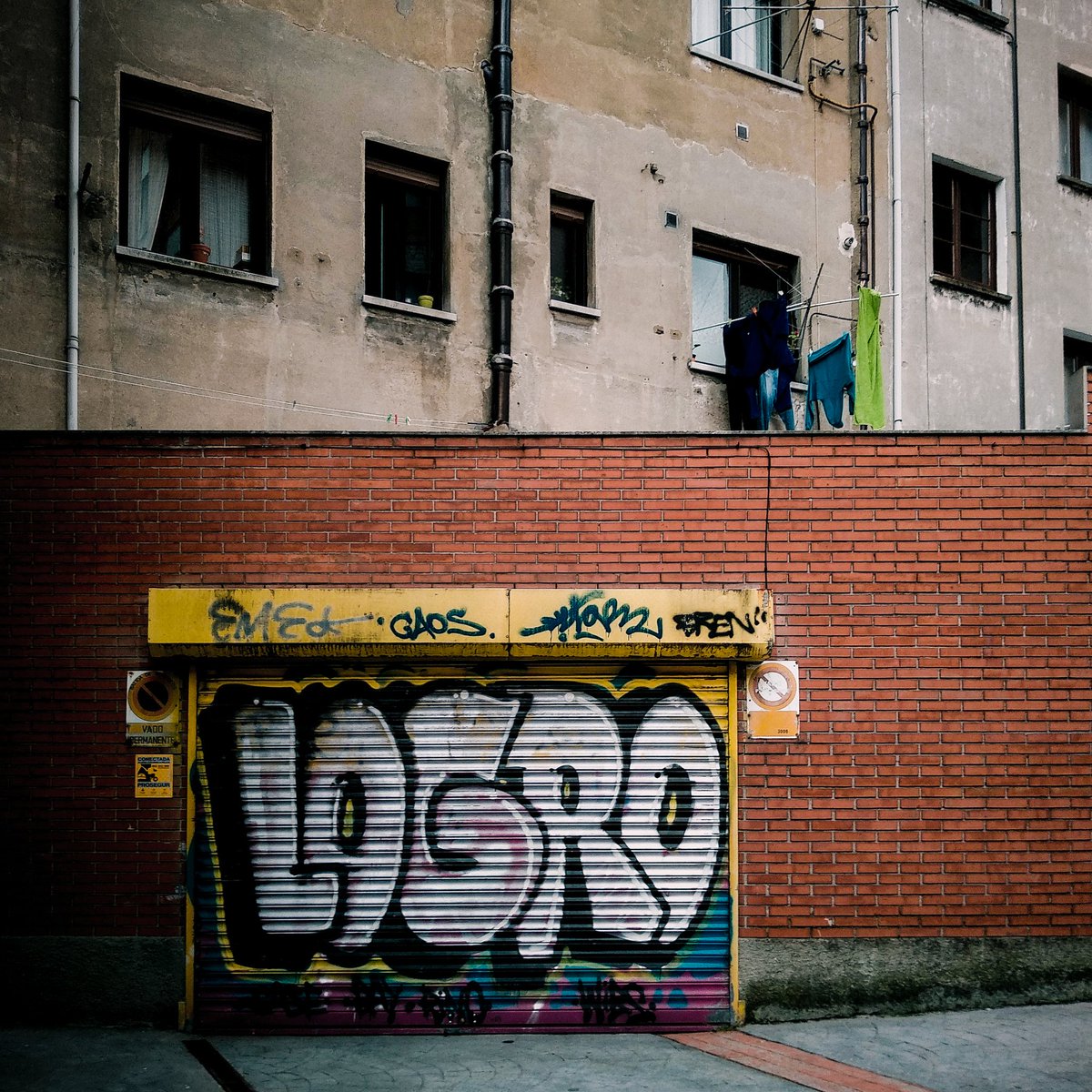 Logro #vignette #psexpress #photoshopexpress #graffiti #pintada #building #lookslikeafilm #vintage #Streets #street_photography #streetphotography #streetlight #street #streetscene #streetlife_award #streetphoto #city #building #xiaomi #xiaomimia1 #oviedo #asturias #Asturies