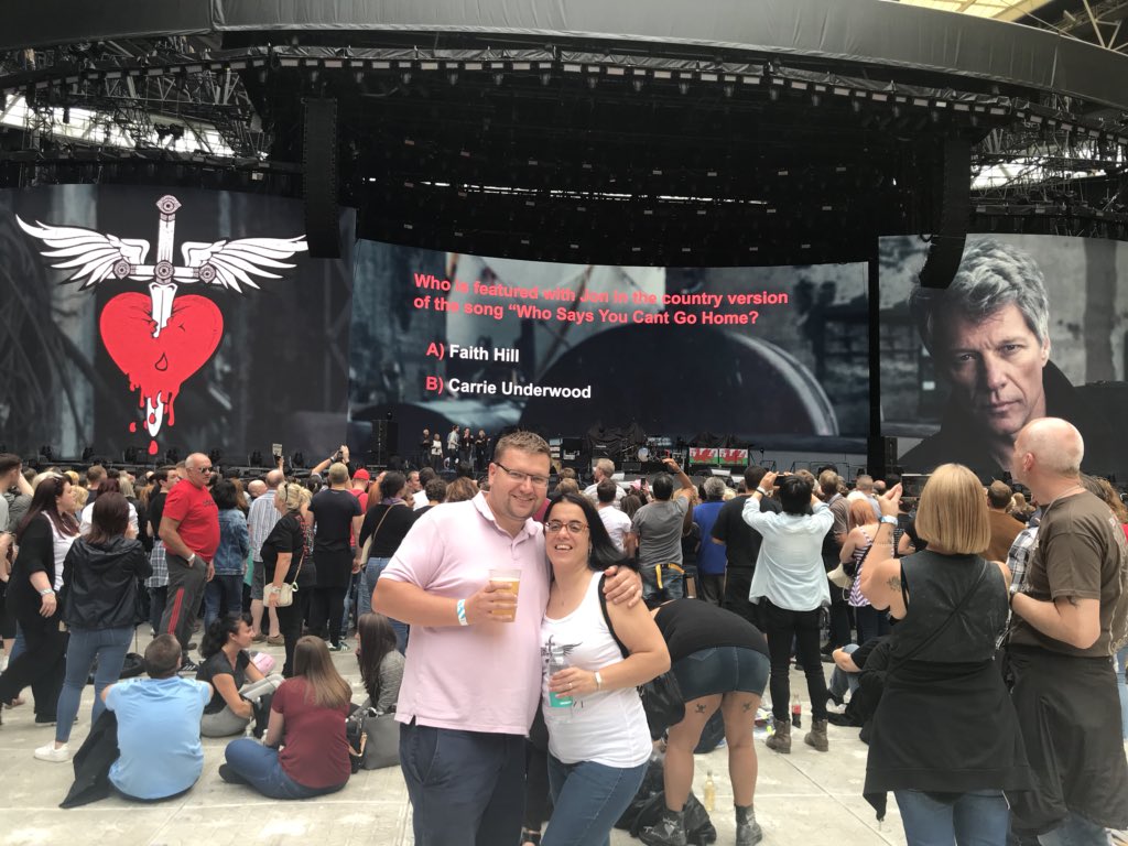 BushNickyno's tweet photo. @BonJovi Happy 1st wedding Anniversary! 10th concert in 25 years #bonjoviMemories https://t.co/0VpWCw6TMn