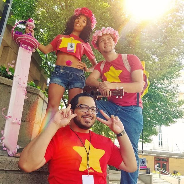 allegriana's tweet photo. Happy Summer Solstice from #Stevonnie and the Stevens! Taken at #QuirkCon.
#RoseQuartzsword and #flowercrowns made by me. Gem by #HamsterParade
#StevenUniverse #SU #cartoonnetworkcosplay #StevenUniverseCosplay #sucosplay #Stevonniecosplay #cosplayloveโฆ https://t.co/CbUYdGPpxH https://t.co/QNagn8fxqS