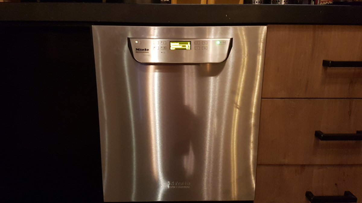 Vanmorgen de snelste koudwater gevulde vaatwasser van @MieleProf  geplaatst bij <a href="/Smulpotlife/">De Smulpot Texel</a>  mooie machine en snel klaar , ruimte voor de gewoonlijke korven zoals in de grotere vaatwassers. Handig !