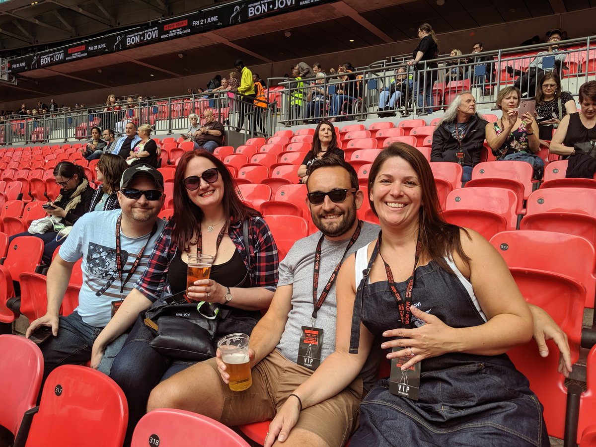StephHicky69's tweet photo. #bonjoviMemories #THINFStour Bon Jovi OMG!! 🤩💍🍻 @SanDimas2 @JanineHygate https://t.co/S2TcaSTT0l