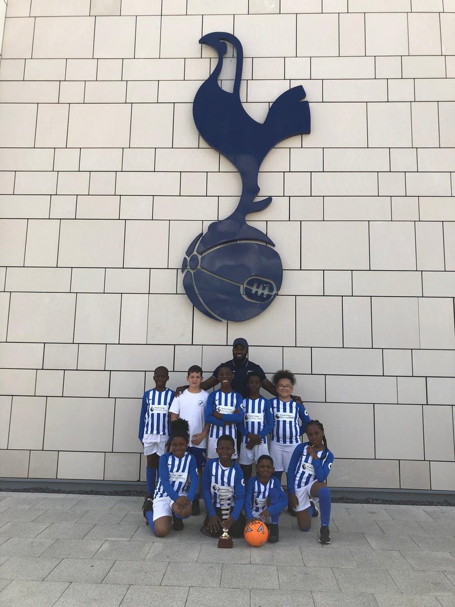 VincentLwanga's tweet photo. What a great day and an amazing experience for all the children at the @SpursOfficial training ground. I’m very proud of the resilience and hard @woodberrydownN4 showed to become Hackney year 3&amp;4 mixed football champions. 🥇🏆⚽️ https://t.co/Bau4Q0HDHq