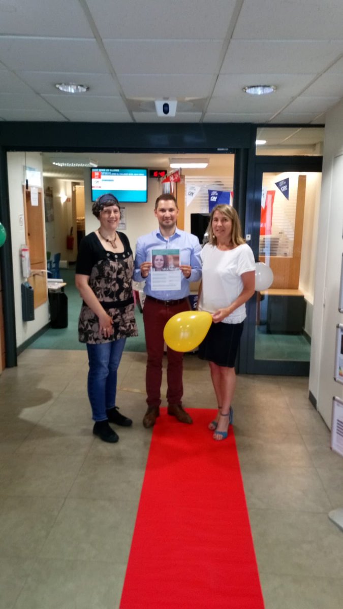Journée du sociétariat à l’agence du <a href="/ca_centrest/">Crédit Agricole Centre-est</a> de Tassin, accueil de nos clients par nos administrateurs en tapis rouge !
l’excellence relationnelle passe aussi par nos valeurs mutualistes !