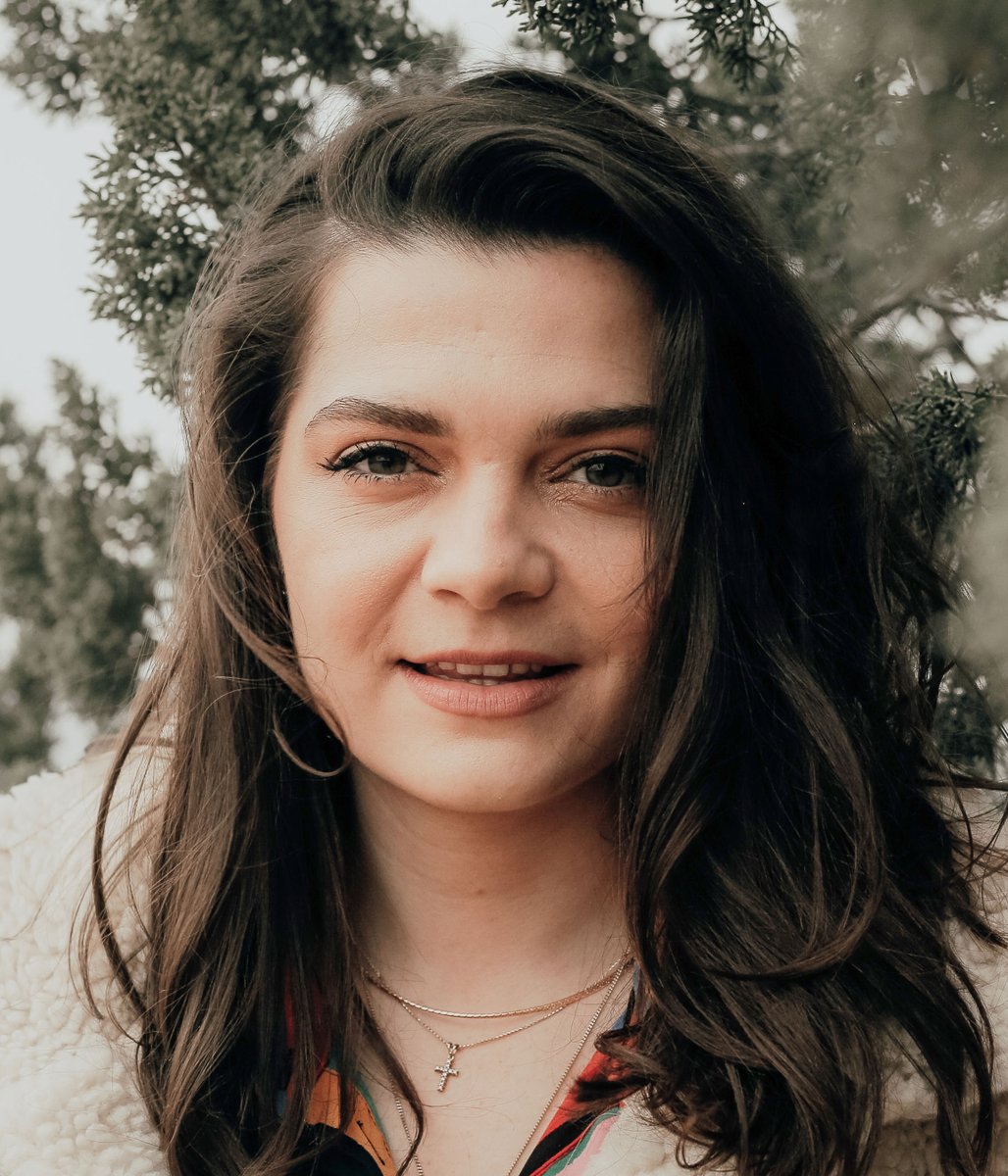 LLUSBH's tweet photo. Congratulations to Tori Dinkfeld, winner of the 2019 SBH Dean's Award for Master's Degree Programs! π Tori's next goal is to work on national and international policy aimed at addressing social injustices. Read more on our Facebook page. #lluSBHalumni #lluSocialWork #lluSBH https://t.co/3JP6tikn6U