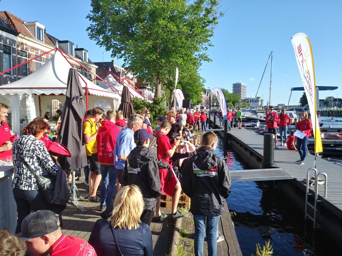teamdinamico's tweet photo. Tijd voor de prijsuitreiking "TopSpeed Race". https://t.co/dO3ZaZvcMu