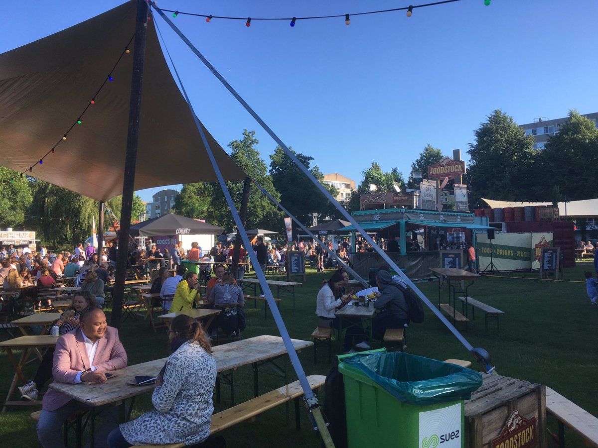 PhilipvanVeller's tweet photo. Hartstikke leuk evenement: #foodstock! Een hele serie foodtrucks in Voorburg met voor ieder wat wils. Veel mensen en erg gezellig. https://t.co/ReAhOk0fe1