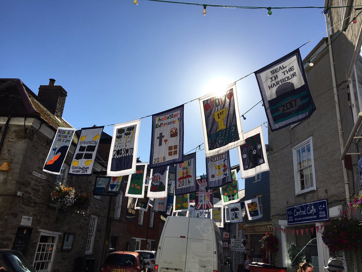 Mevagissey's tweet photo. Flags are up and sun is shiny #mevafeastweek https://t.co/QzfKOhFn5x