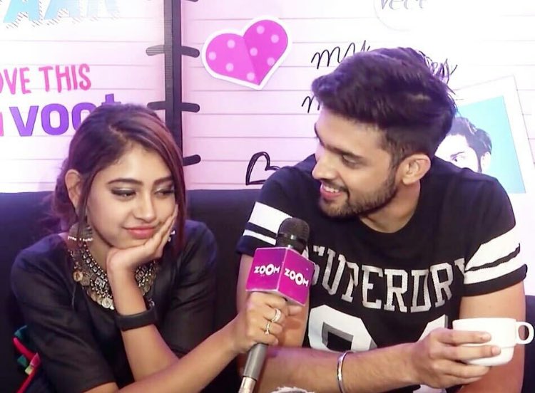 JugnuChamaktaa's tweet photo. His teasing face😂
Nd she be like ye ladka kab bandh karega tease karna🤦🏻‍♀️😂
Nii wo hamesha karega tumhe tease😁🙈
#KYYS4OnVootWithPaniAsMaNan https://t.co/rVU2zu7rkm