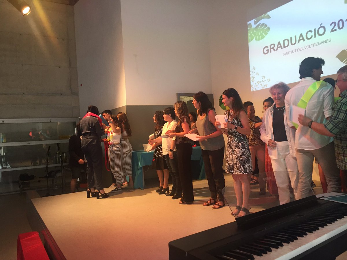 Mireias2's tweet photo. @insvoltreganes graduació 2019. https://t.co/sN6iYG8qgc