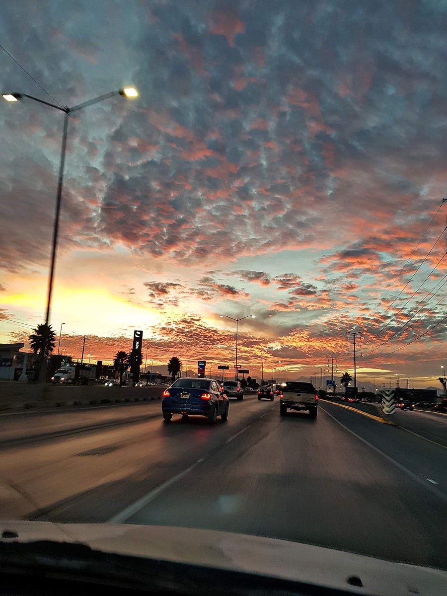 Alfreddkora10's tweet photo. Abro hilo de atardeceres chingones. Sigan ustedes. https://t.co/HAVg4dk0rn