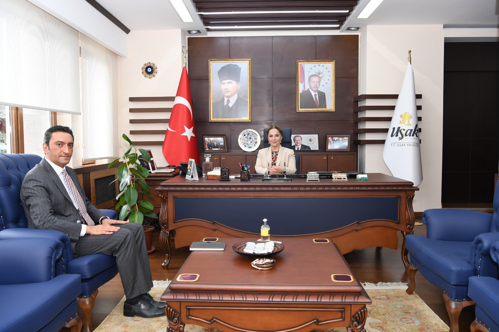 Usak Valiligi On Twitter Valimiz Funda Kocabiyik Kosgeb Usak Mudurlugu Gorevine Atanan Fatih Mehmet Kilic I Makaminda Kabul Etti Https T Co Eebtdkv0xc Twitter