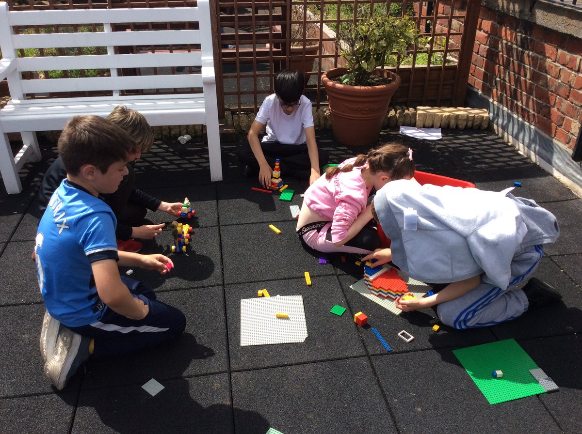 StCuthbertsPESS's tweet image. Year 5 enjoying the sun during golden time☀️