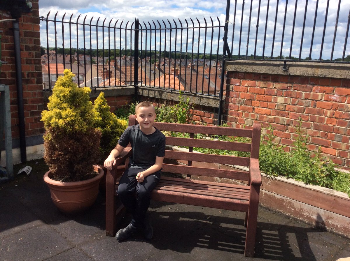 StCuthbertsPESS's tweet image. Year 5 enjoying the sun during golden time☀️