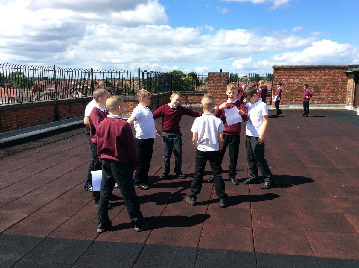 StCuthbertsPESS's tweet image. Year 5 enjoying the sun during golden time☀️