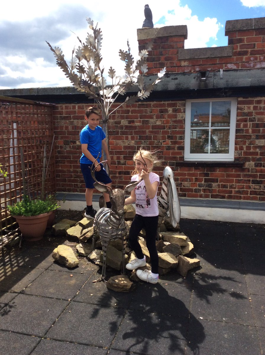 StCuthbertsPESS's tweet image. Year 5 enjoying the sun during golden time☀️