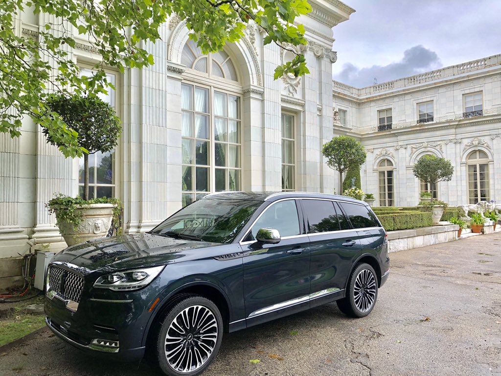 Make sure to stop by <a href="/flood_lincoln/">Flood Lincoln of Narragansett</a> to explore the 2019 Lincoln Nautilus and 2019 Lincoln Navigator. #NewportFlowerShow