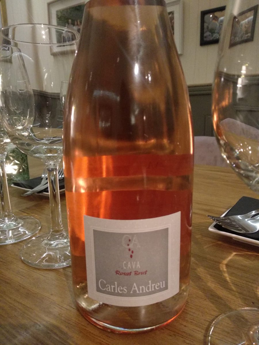 #Happeningnow #Barcelona Join us to:
📍El suro, Casanova 110

#winetasting with Bernat from Celer Carles Andreu 🍾
&amp; Amazing #tapas 🧀🥪🥘

Don't miss it!!
#event #aboutonigh