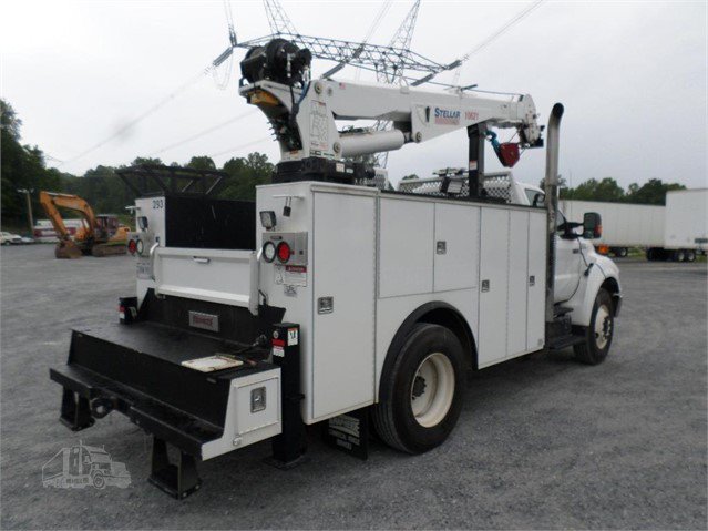 PowellTruck's tweet photo. **TRUCK OF THE WEEK**
One Owner. 2015 Ford F750 Service Truck w/ 6,200 miles. LOTS of Equipment. 
$99,900
10,000 lb. Crane
On Demand Air Compressor
3,000 W Power Inverter
Hydraulic Outriggers
Strobes
Work Light
Eng Brake
Knapheide Service Body
*offer valid until 6/28/19* https://t.co/O502GPd0wi