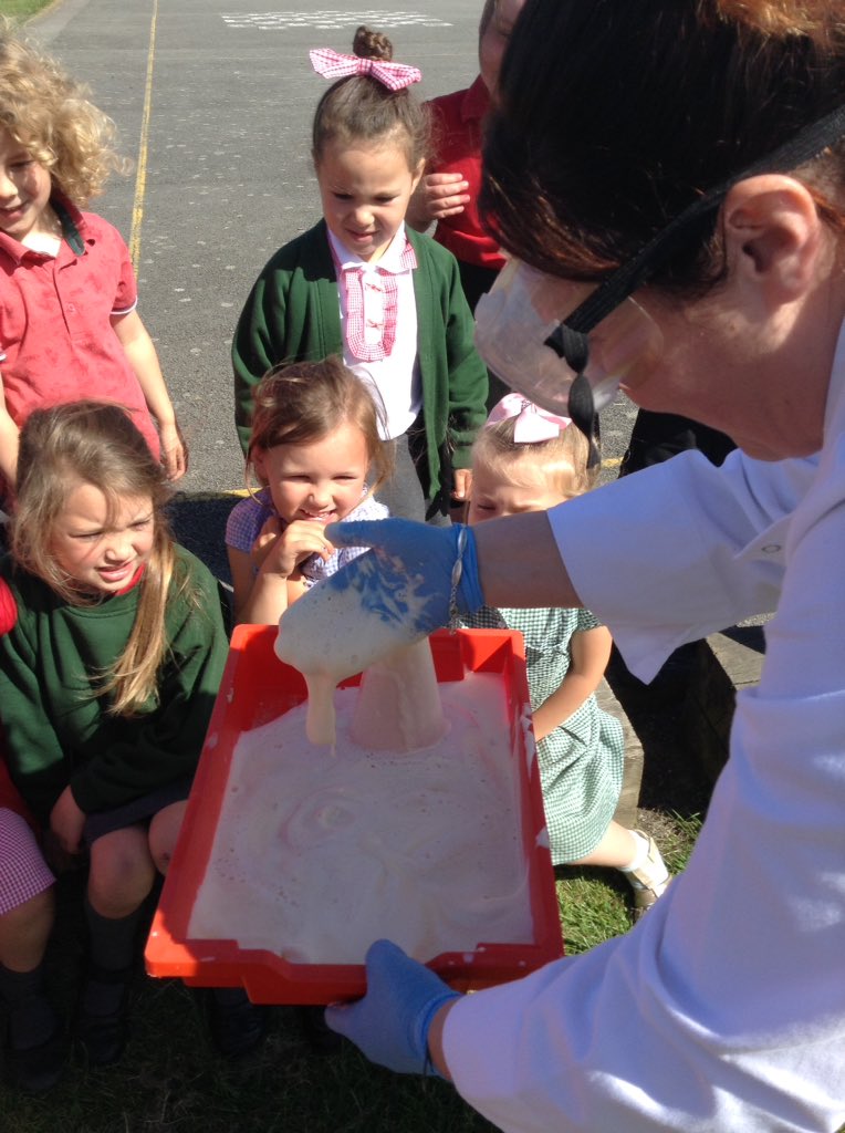 MrsTurnerMRh's tweet photo. Cyffro mawr heddiw gwneud past dannedd eliffant
Lots of excitement today making elephant toothpaste #STEMcycg @EESWSTEMCymru @MorfaRhianedd https://t.co/Mt9e6jUC2w