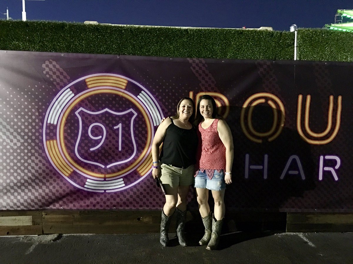 RNmomoney's tweet photo. @jasonaldean can we please meet you @summerfest? We are two Wisco nurses who are Route 91 Harvest Festival survivors. Country music is the best therapy. @FM1061 #Countrystrong #Vegasstrong #1October #itsabeautifuldaytosavelives https://t.co/oyWl1VJup7
