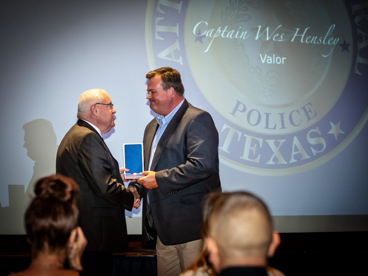 Texas Attorney General On Twitter Attorney General Ken Paxton Today Announced That Captain Wes Hensley From The Law Enforcement Division Of His Office Received An Award For Valor During The Texas Commission
