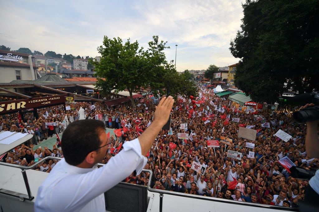 ekrem_imamoglu's tweet photo. İstanbul artık kul hakkına ve kamu malına özen gösteren bir anlayışla yönetilecek. Seçim döneminde 6. kez geldiğim Eyüpsultan'daki buluşmamıza katılan Genel Başkanımız Sayın Kemal Kılıçdaroğlu'na teşekkürler.   #HerŞeyÇokGüzelOlacak https://t.co/oUU4UxRtnS