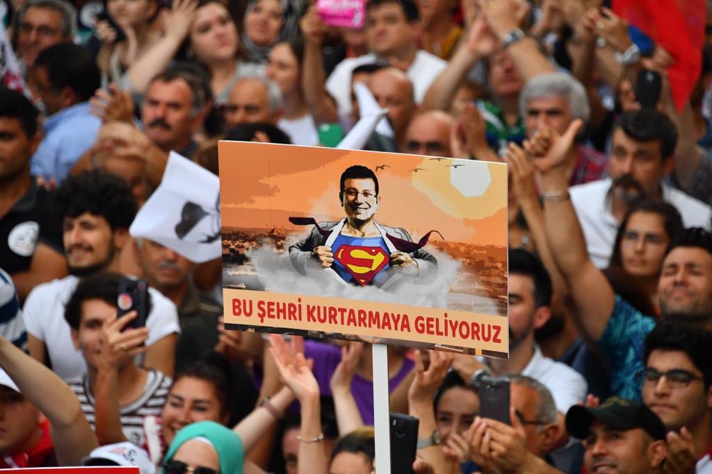 ekrem_imamoglu's tweet photo. İstanbul artık kul hakkına ve kamu malına özen gösteren bir anlayışla yönetilecek. Seçim döneminde 6. kez geldiğim Eyüpsultan'daki buluşmamıza katılan Genel Başkanımız Sayın Kemal Kılıçdaroğlu'na teşekkürler.   #HerŞeyÇokGüzelOlacak https://t.co/oUU4UxRtnS
