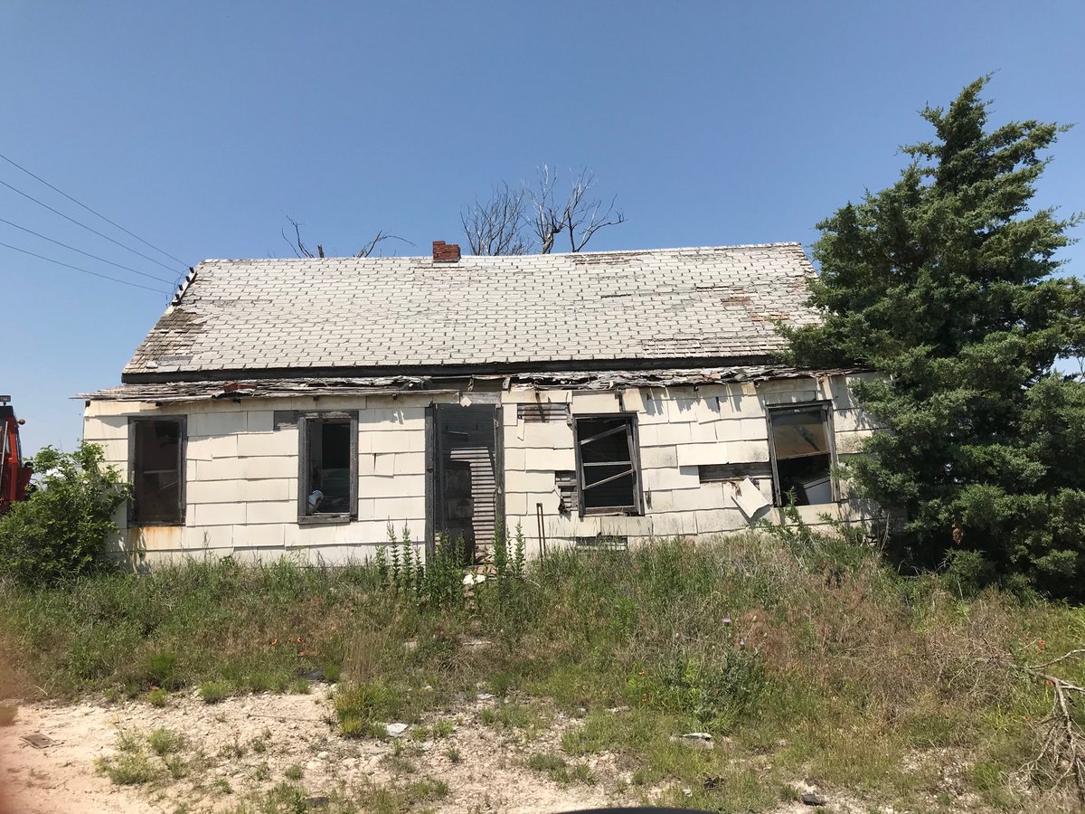 FarmLife1691's tweet photo. The house where mom lived after she was born until she was 7 and moved here to the farm. Mom was just 4 lbs when she was born. #KansasFarm https://t.co/913uzuHoVn