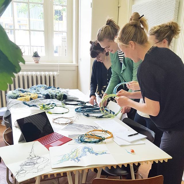 NaseemDarbey's tweet photo. It's been a productive week! I now have a suitcase full of samples produced at the #Textiellab. Great to share them with everyone at Studio Samira Boon this afternoon before I head home 😁. Samira is mentoring me on my @aceagrams #DYCP research projec… https://t.co/HONf2ppB5K https://t.co/IvpMS47U3W