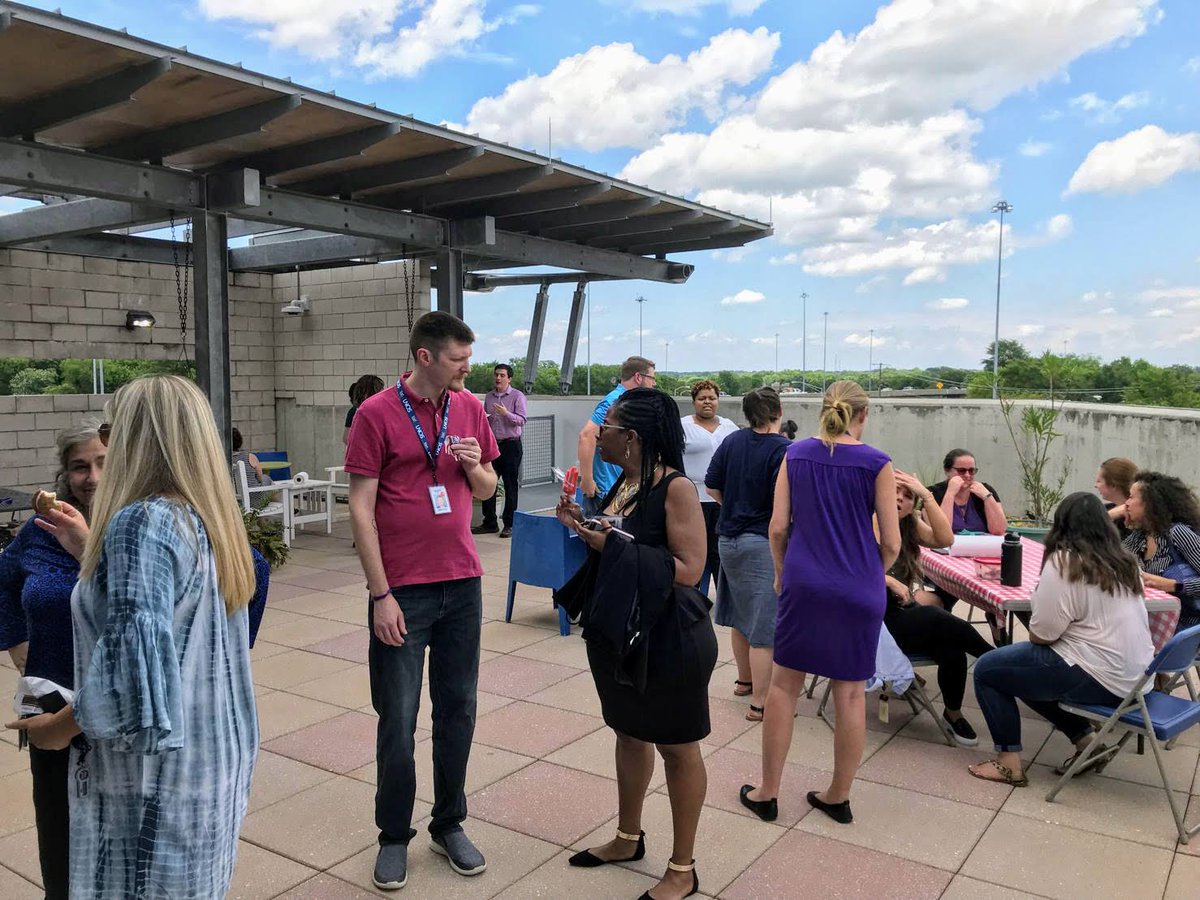 UNOSNews's tweet photo. Yesterday, on the longest day, our team at #UNOS enjoyed the beautiful summer weather with ice cream on our rooftop garden while supporting our local #RVA community and raising awareness for Alzheimer’s. #UNOSGivesBack #ALZLongestDay https://t.co/qVVyZG7w9N