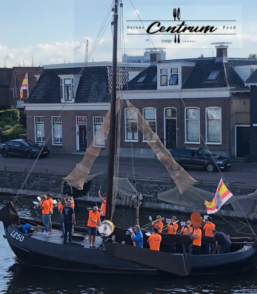 Opening Lemstervisserijdagen een heel weekend vol vertier, kom ook genieten op het terras ☀️⛵️🍽🥂🍷 #lunch #diner #terrasaantwater #uittip