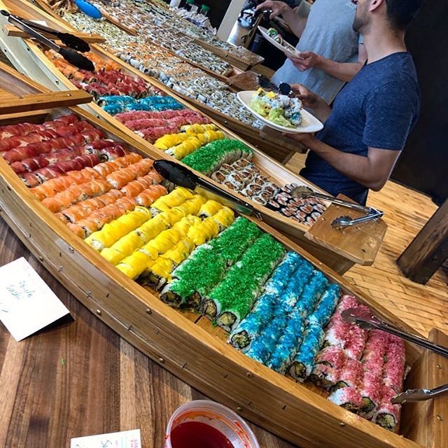 Celebrating #Pride 🌈 with some delicious sushi from @hellogtacatering #FeedTheTeam 
#epicater #epiclunch #pridemonth #pridetoronto #pridetheme#rainbowsushi  #lunchcatering #officecaterings #cateringtoronto #sushi #sushiboat #getinmybelly #happytummy bit.ly/2x7CQin