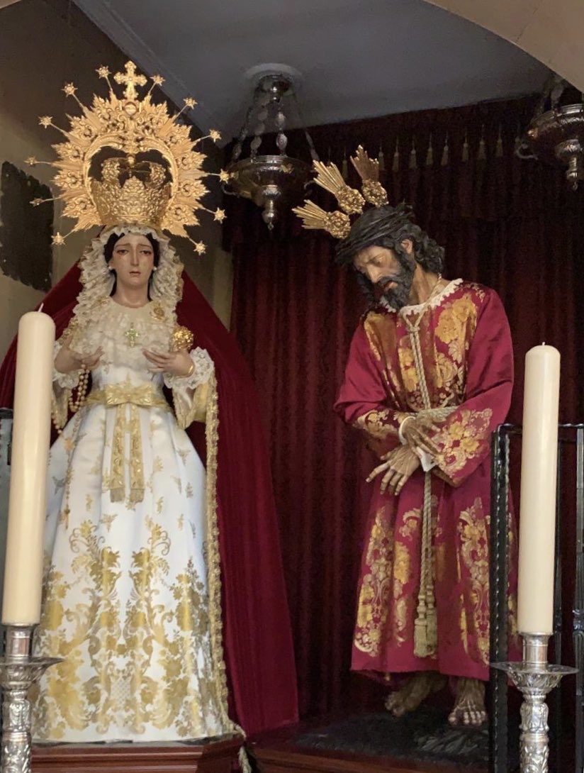 Jesús Nazareno del Perdón y María Santísima de Nueva Esperanza ataviados por la festividad del Corpus Christi.
#CofradíasMLG #CorpusChristi2019