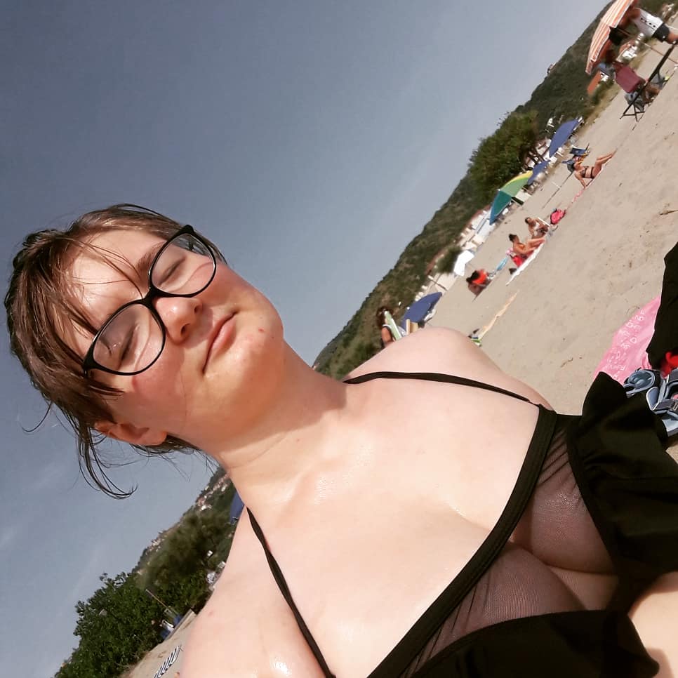 A volte tutti abbiamo bisogno di un momento di pausa
#sun #summer #nerdgirl #nerdy #sand #sea #costumidabagno #simple #me #relax #mare #instalike #feelings #feedback #followmenow