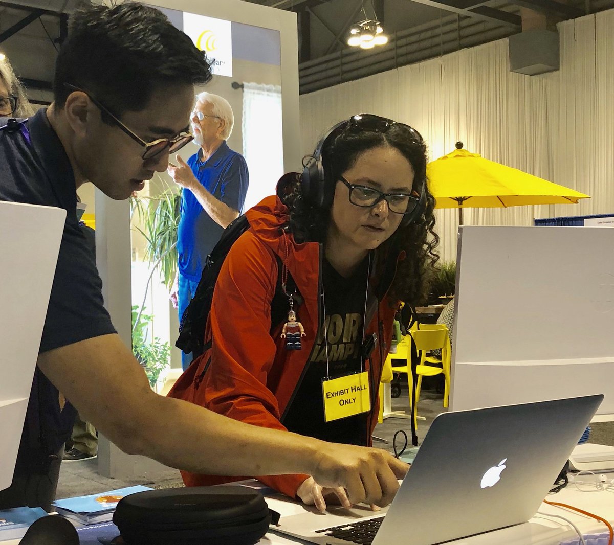 SonicCloud's tweet image. Come by booth #409 to say hello and get your ears checked! We're offering free expert tuning sessions and live demo's 🚀#HLAA2019 @HLAA #hearperfectly