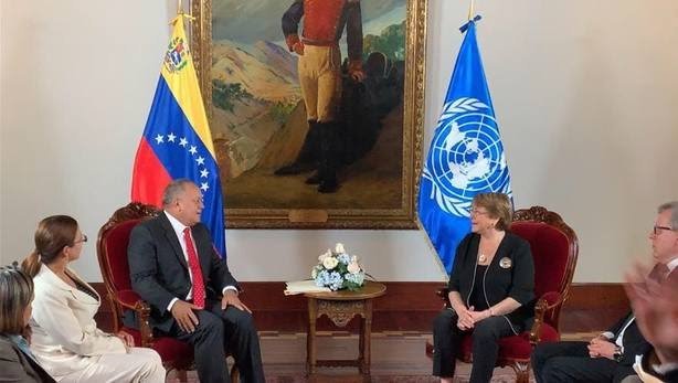 AntoniaMariaOM's tweet photo. Me parece excelente que Diosdado Cabello haya tenido la oportunidad de hablar con Michalle Bachelet, ahora esperamos el balance de los encuentros que sostuvo en el país con sectores del oficialismo, oposición y sociedad civil.

#RevoluciónGarantíaDePaz https://t.co/xXJDAEa1mu