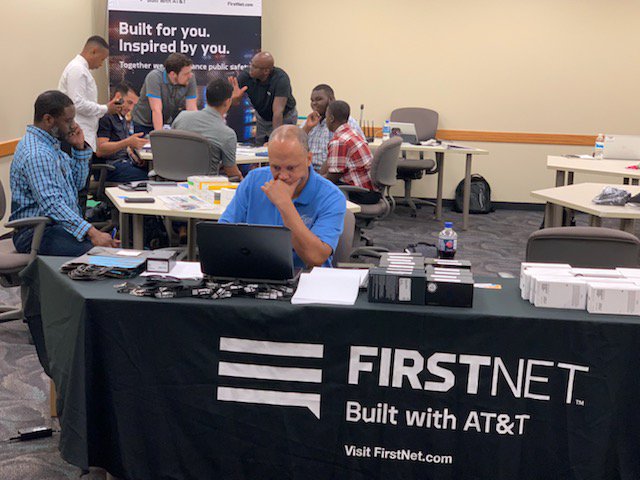 RidgeTeam's tweet photo. Retail pairing up with the FirstNet team to put First Responders First! @sjparsons2014 @thedoscarver @LisaKLuff #NTXfactor #PowerCentral #WeAreNTXDynasty https://t.co/3f5AeTjxms