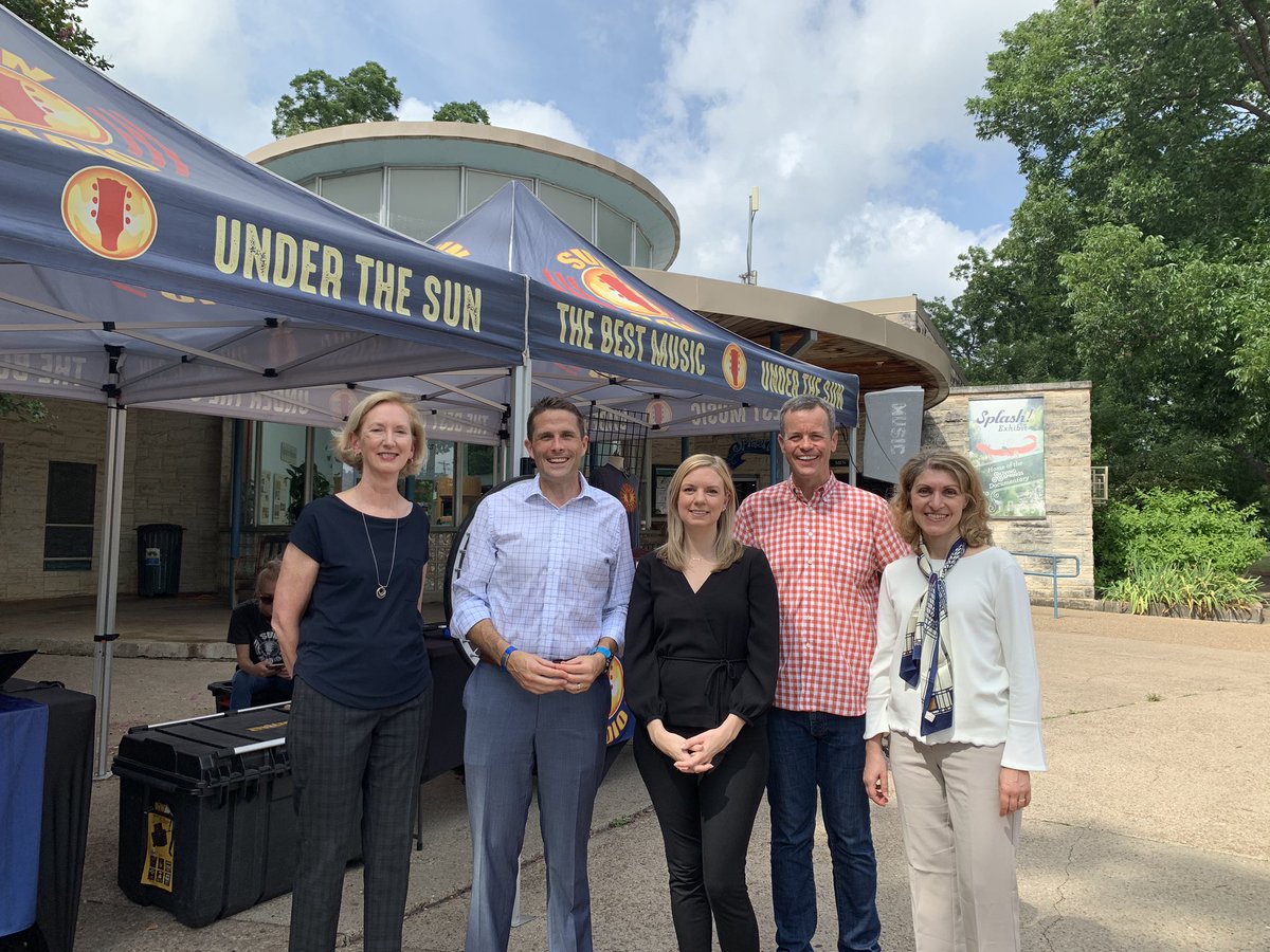CapMetroATX's tweet photo. #ATX summer news! We partnered @austintexasgov @austinparksfdn to get you discounts at #BartonSprings &amp; botanical garden when you ride Rt30 wkends this summer. Doubled frequency to get there faster, no parking &amp; discounts! Kids ride free all the time. https://t.co/af5PJ6ZavU https://t.co/mDuoX1aDs8