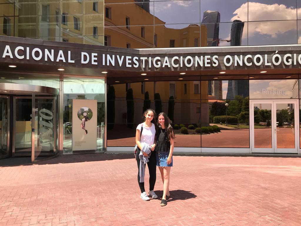 IesGerardoDiego's tweet photo. Esta semana alumnas del IES han realizado una actividad de inmersión en investigación en el Centro Nacional de Investigaciones Oncológicas (CNIO). #STEMadrid #Cientificate https://t.co/3lBOjPh9uh