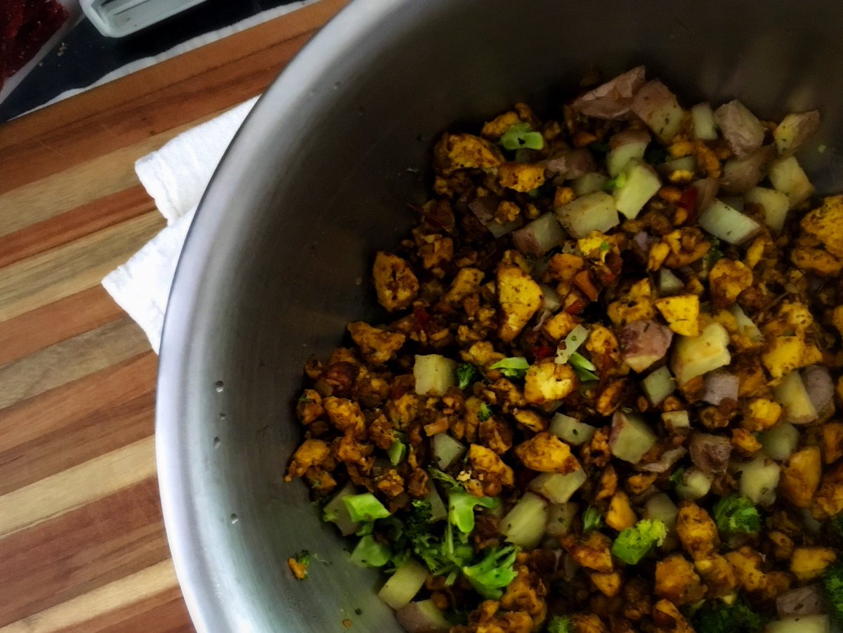 madeleineteacup's tweet photo. My sweetheart and the bub’s classic @IsaChandra #vegan scrambled #tofu in #burrito form was a hit at the #Treeschool potluck! 30 burritos, *poof* - like Keyser Soze. #thegreatesttrick https://t.co/3EpRIAA6jK