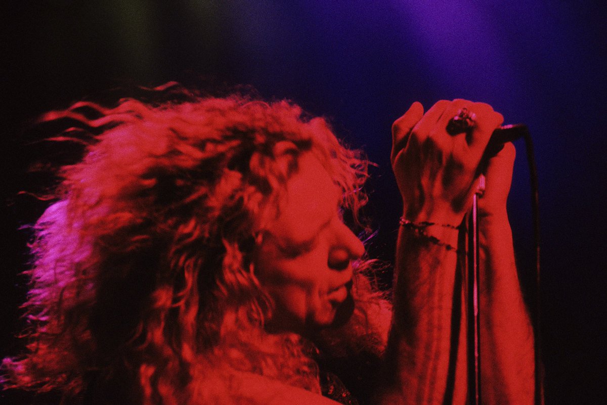 Jazzrockman's tweet photo. #StrongRed #RobertPlant fotografiado por Fernando Aceves #fateofnations https://t.co/00EiljiNOy