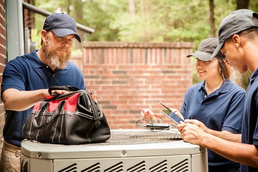 lowesfoundation's tweet photo. Pro tip: a general laborer starting as an #apprenticeship makes great money, and your paychecks will continue to get bigger as you learn more. Learn how you can get started as a #tradeskill apprentice here: https://t.co/cGwn531i1c https://t.co/qU0ve4NRr4