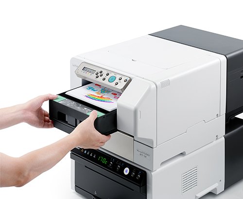 AlleghenyEdu's tweet image. If you're looking for an easy, affordable way to print t-shirts, tote bags, etc. look no further that the @RolandDGA VersaSTUDIO BT-12 Direct-to-Garment Printer! 
Visit our website or contact us at 1-800-232-7600 for more information!
#printingtshirts #roland