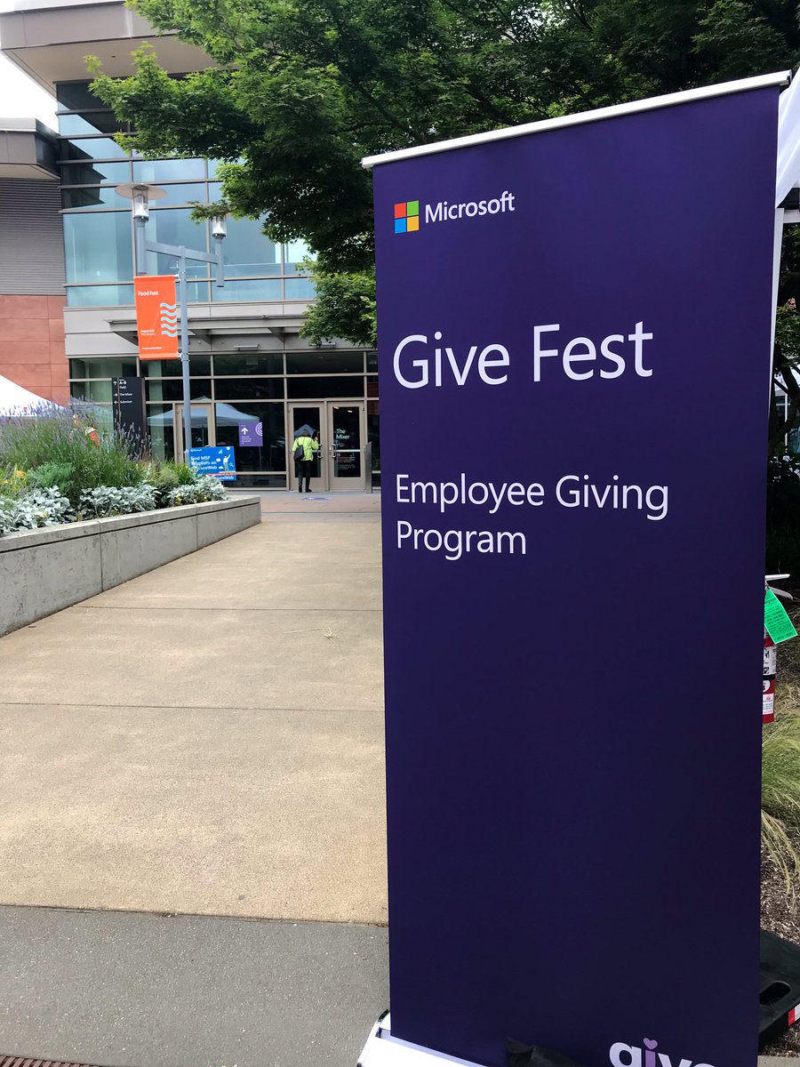 MiriRod's tweet image. It’s @Microsoft #Give! — intern style 😀

#MicrosoftLife #MicrosoftIntern #FriYAY