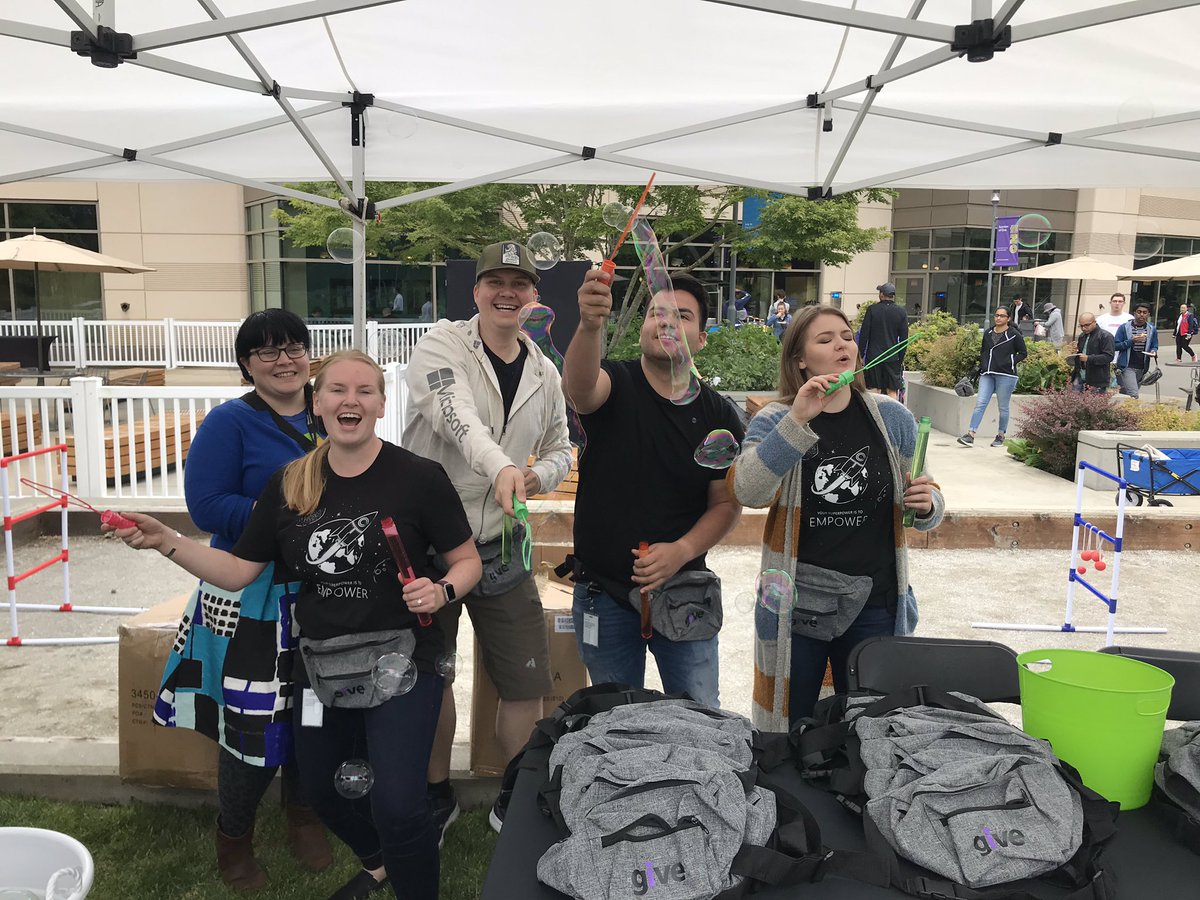 MiriRod's tweet image. It’s @Microsoft #Give! — intern style 😀

#MicrosoftLife #MicrosoftIntern #FriYAY